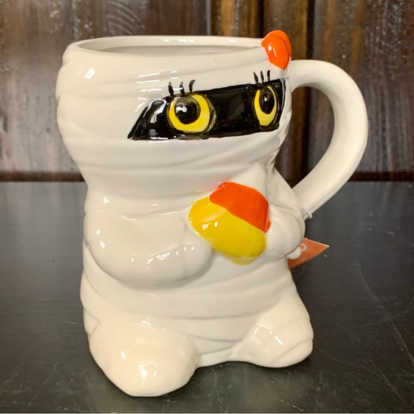 Mummy Girl Holding Candy Corn Ceramic Halloween Mug - Picture 13 of 14